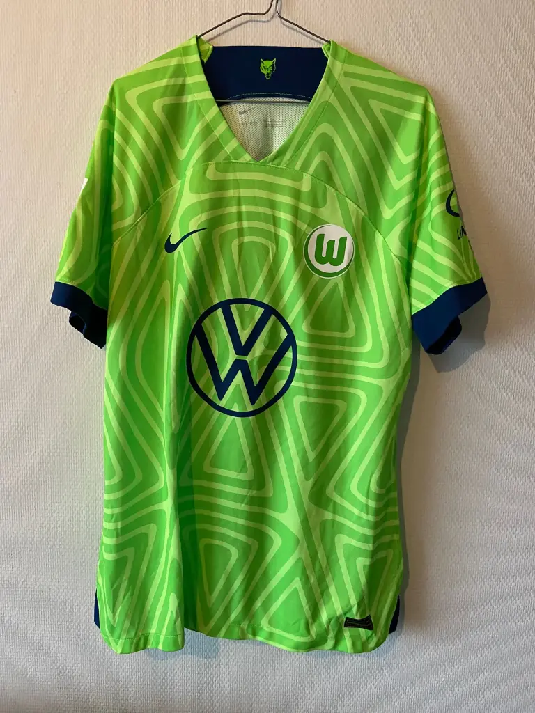 Matchworn 23 Wolfsburg home 2022-2023 L